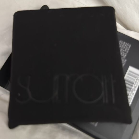 - SURRATT
Perfectionniste Concealer Palette
$58 3, 5, and 6 NIB - Picture 12 of 13